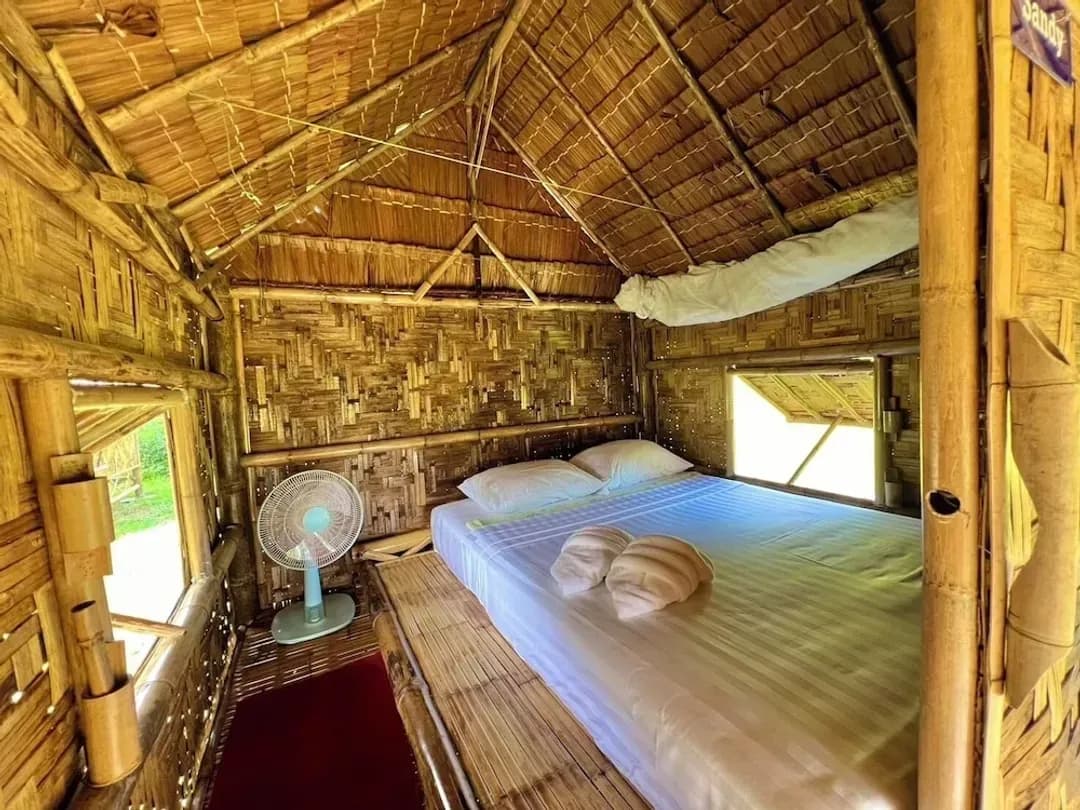 Phang Nga-Three ladies