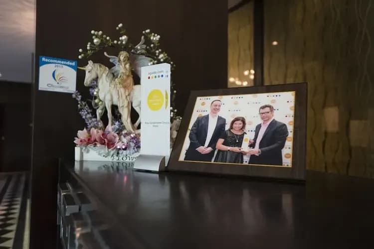 Check-in/check-out kiosk