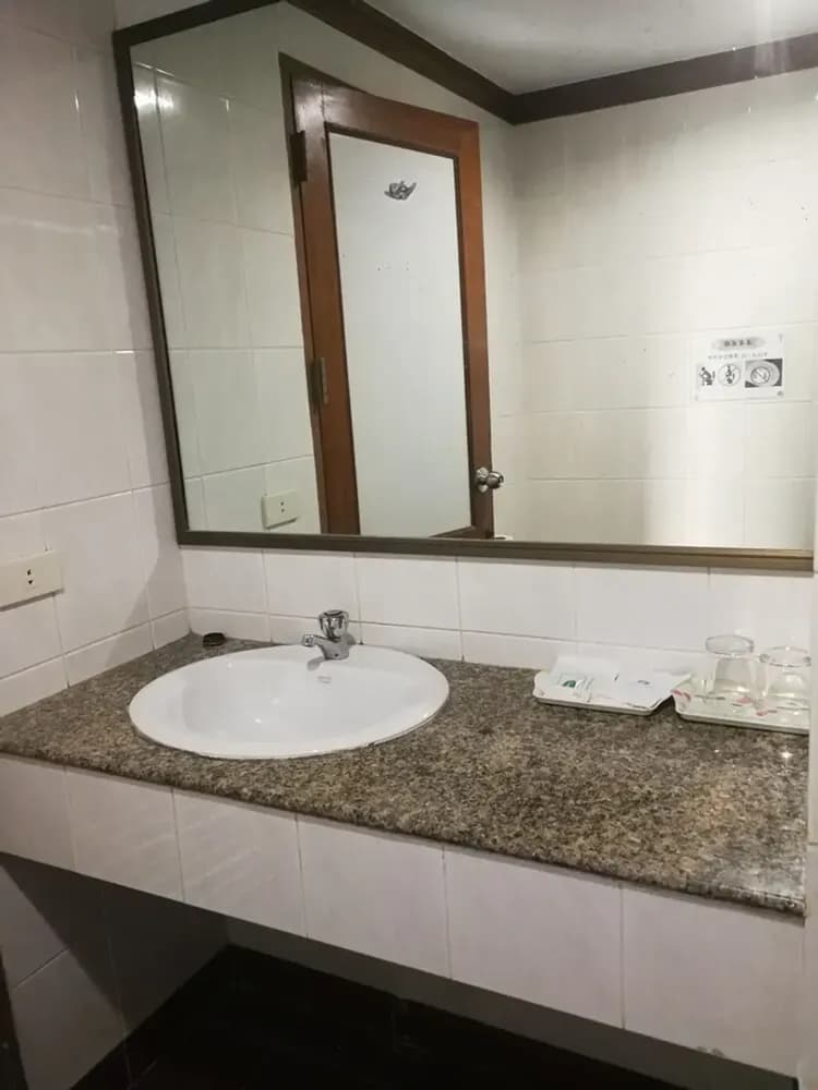 Bathroom sink