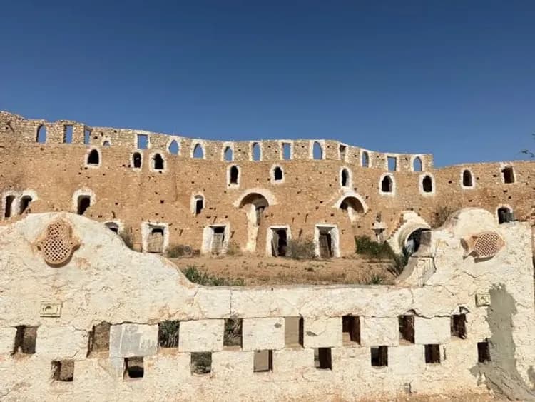 以當地實際安排為主-柏柏爾之旅(穴居屋+穀倉建築)