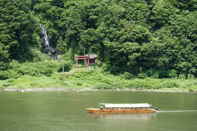 聰明玩花卷｜日本三大急流～最上川遊船.第一美溪之稱～嚴美溪.財運神社~金蛇水神社.酒藏見學.燒肉吃到飽.雙溫泉五日