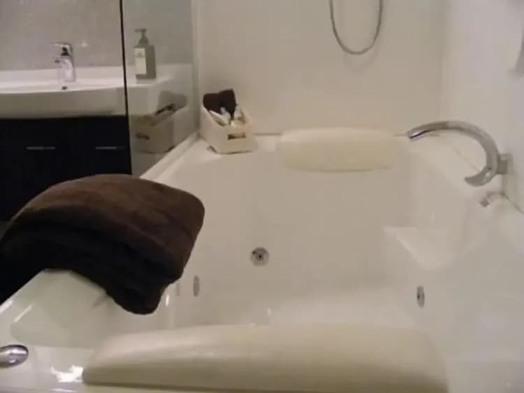 Jetted tub