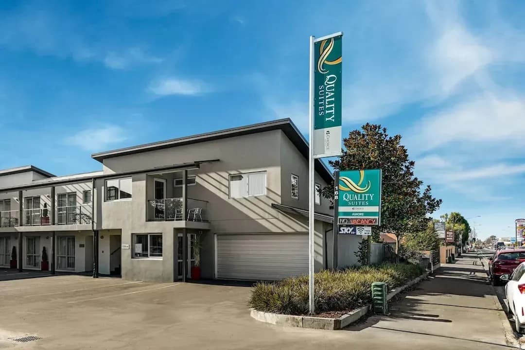 Canterbury District-Quality Suites Amore