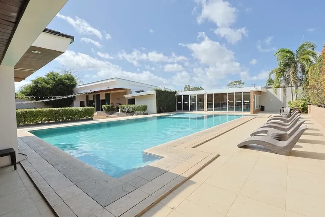 巴拉望省-假日套房渡假飯店