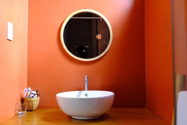 Bathroom sink