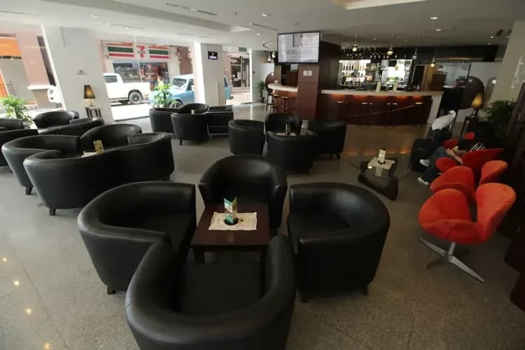 Lobby lounge