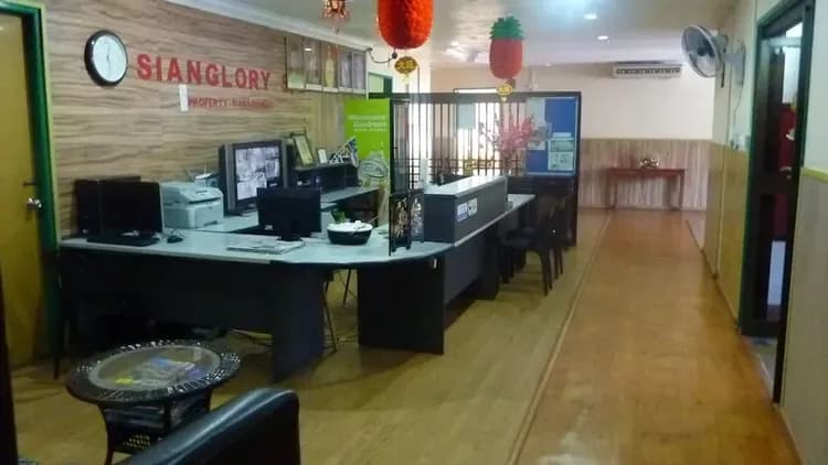 Check-in/check-out kiosk