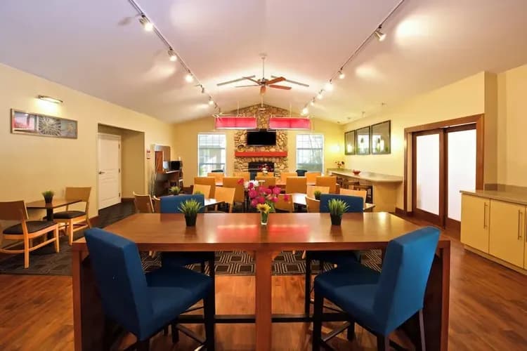 Lobby lounge