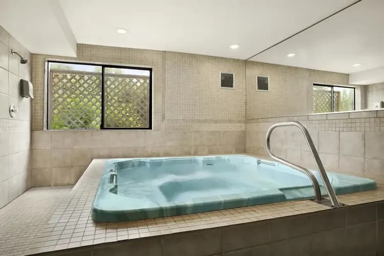 Indoor spa tub