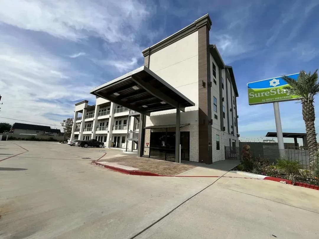 Harris County-Comfeeni Inn and Suites