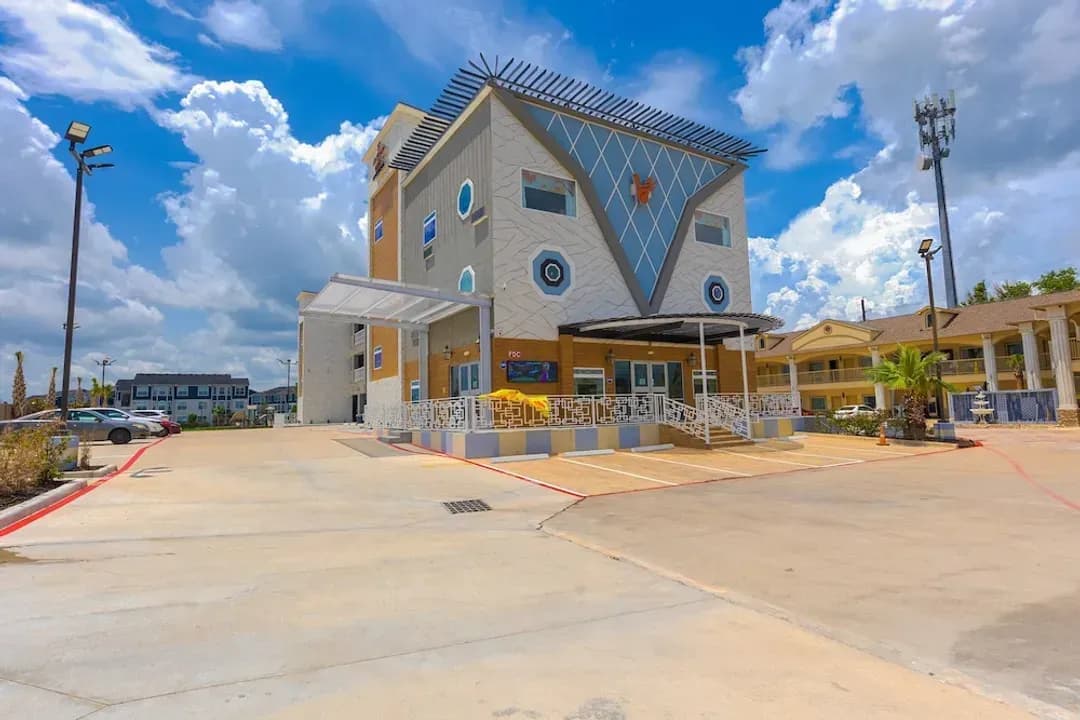 해리스 카운티-라 비오마 빌라스, 웨스트파크 고속도로 6