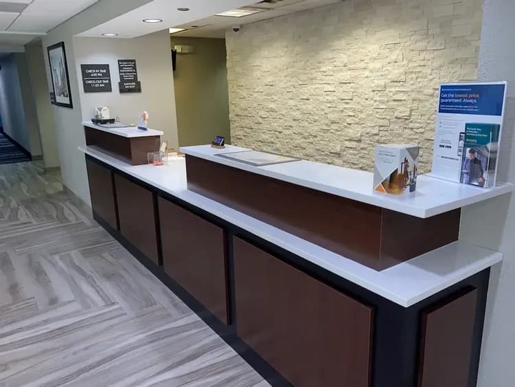 Check-in/check-out kiosk