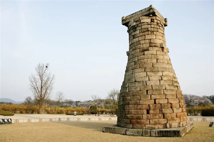 旅展優惠釜山｜升等一晚飯店．海雲台列車．紅白燈塔_天空步道．韓屋星巴客．夢幻夜景(二站購物人蔘彩妝)五日｜高雄-5