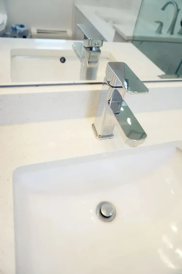 Bathroom sink