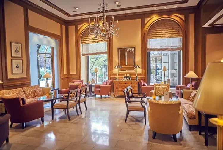 Lobby lounge