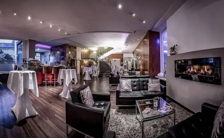 Lobby lounge