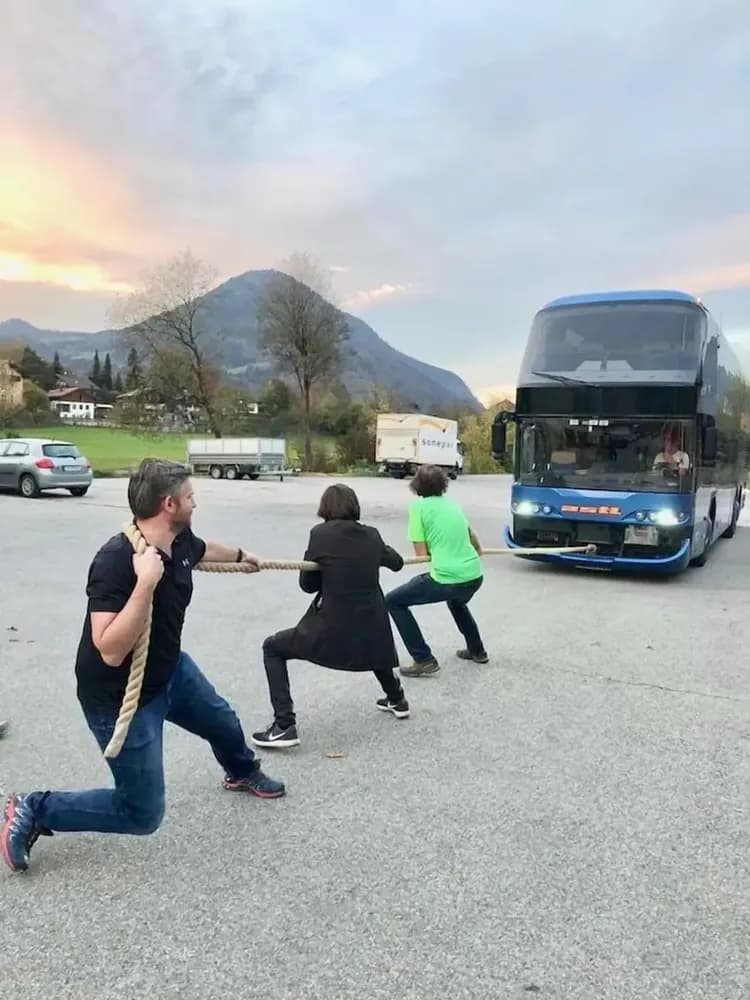 Ropes course (team building)