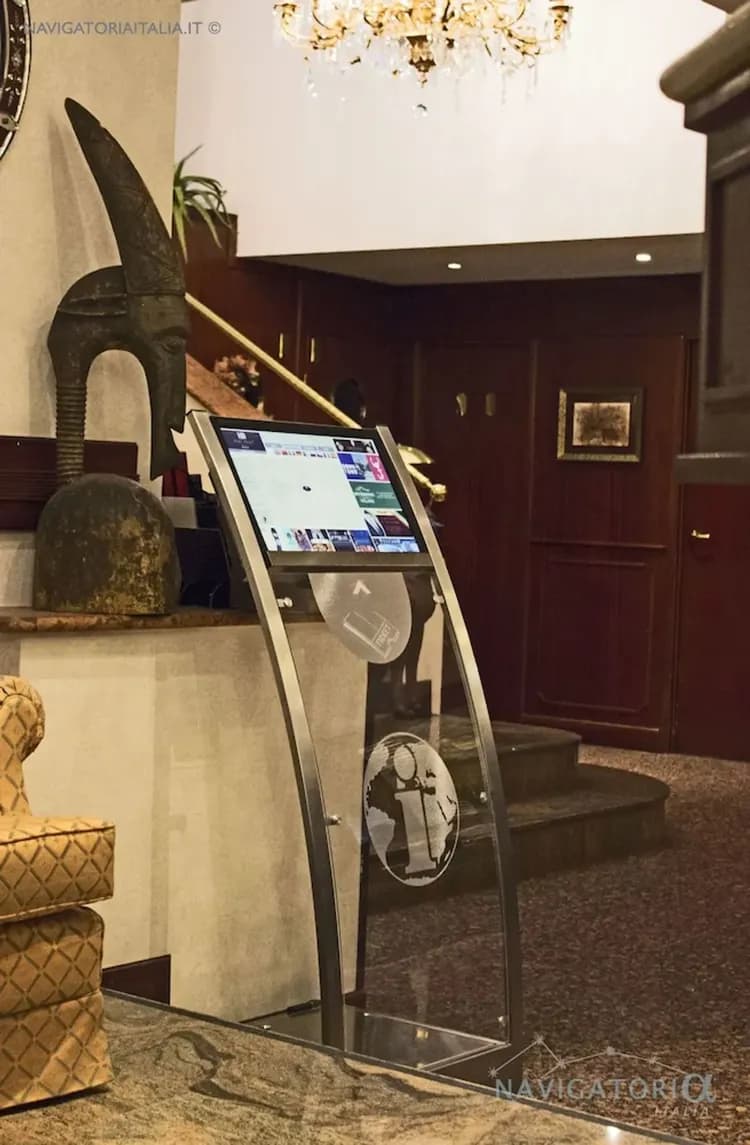 Check-in/check-out kiosk