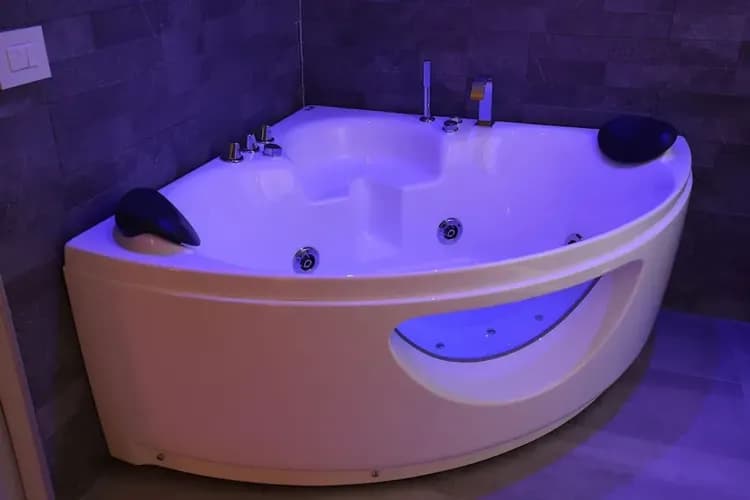 Jetted tub