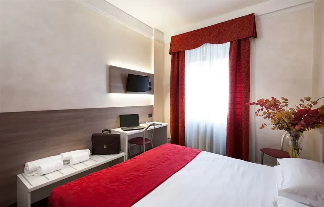 ロンバルディア-ホテル ガンマ