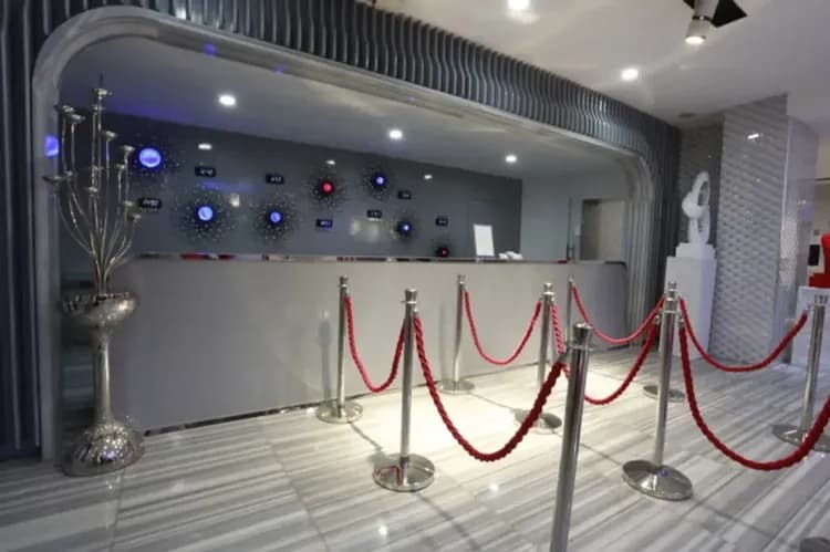 Check-in/check-out kiosk