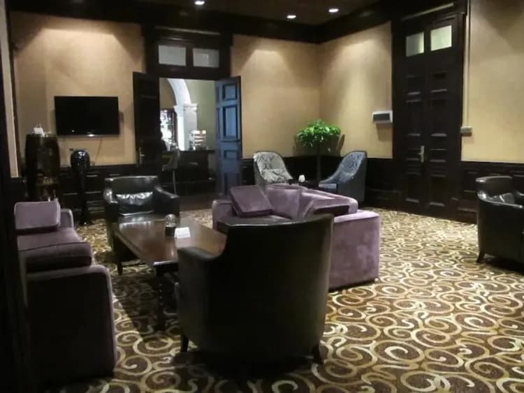 Lobby lounge