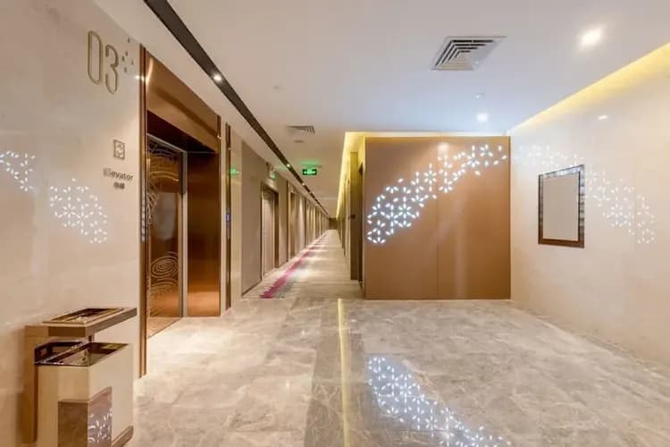 Handrails in hallways