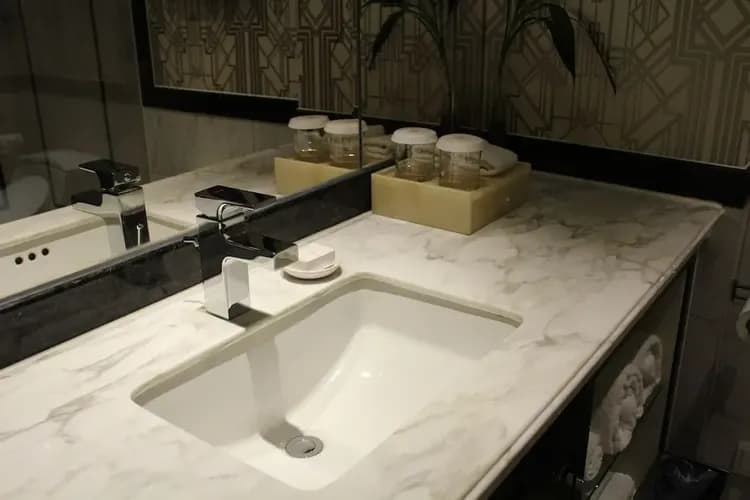 Bathroom sink