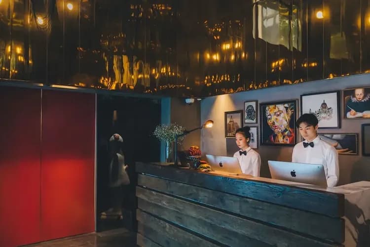 Check-in/check-out kiosk