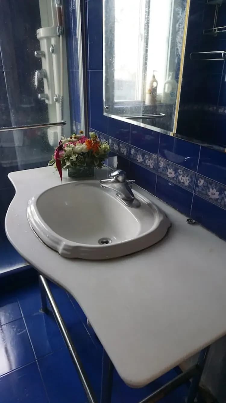 Bathroom sink