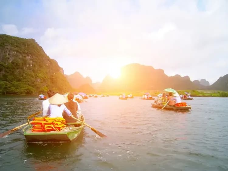 越南旅遊｜奢華船遊下龍灣.輕舟小船陸龍灣.品味河內法式慢悠五日｜升等河內五星一晚.台中出發