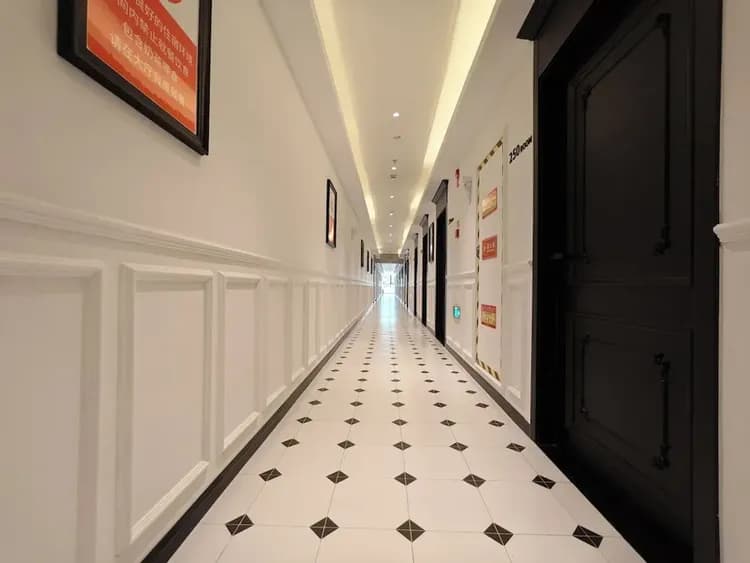 Handrails in hallways