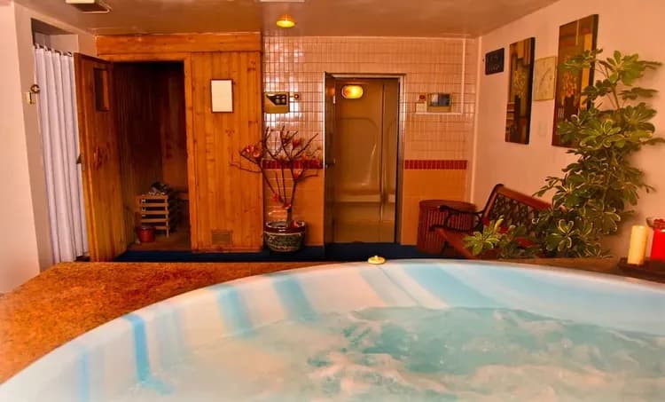 Indoor spa tub
