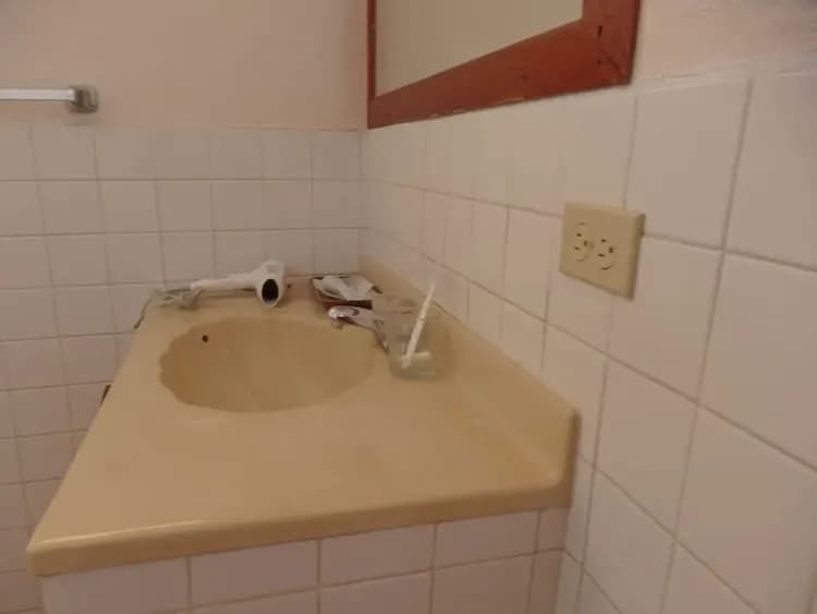 Bathroom sink