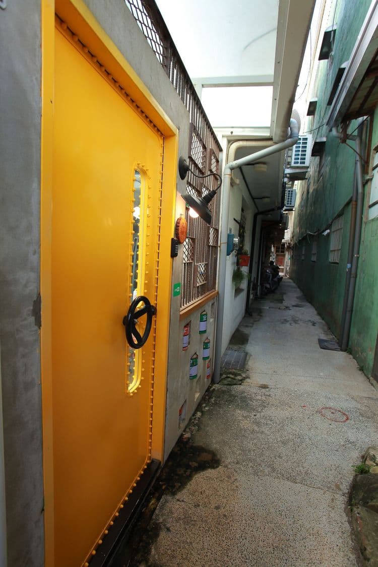 台南巷弄內的老別墅