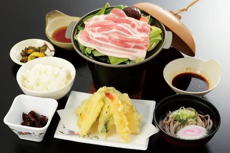 照片僅為示意，實際菜色以現場提供為主-精選餐食