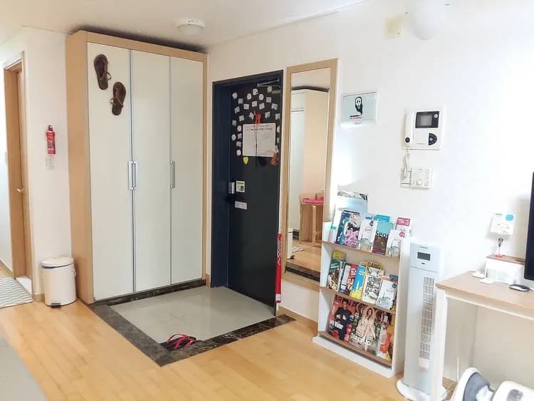 Hongik Univ Stn Exit 3 10sec (4 Single Beds)-5