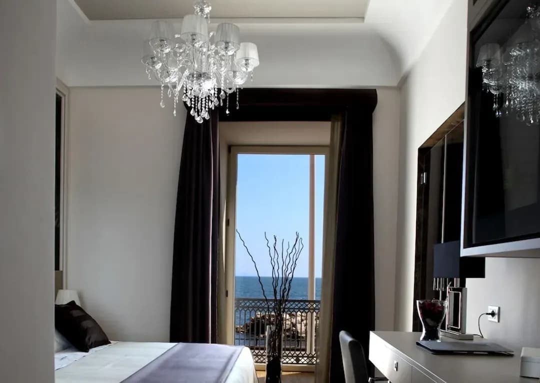 캄파니아-파르테노페 렐레