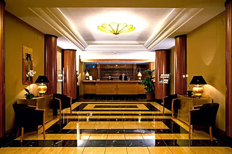 Concierge desk