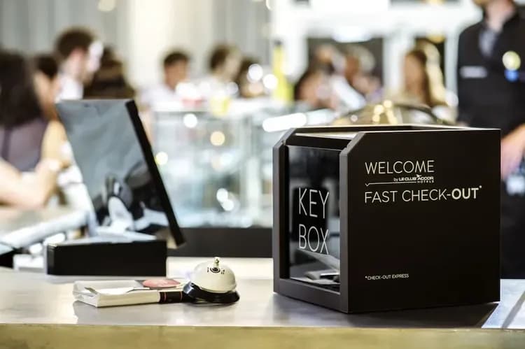 Check-in/check-out kiosk