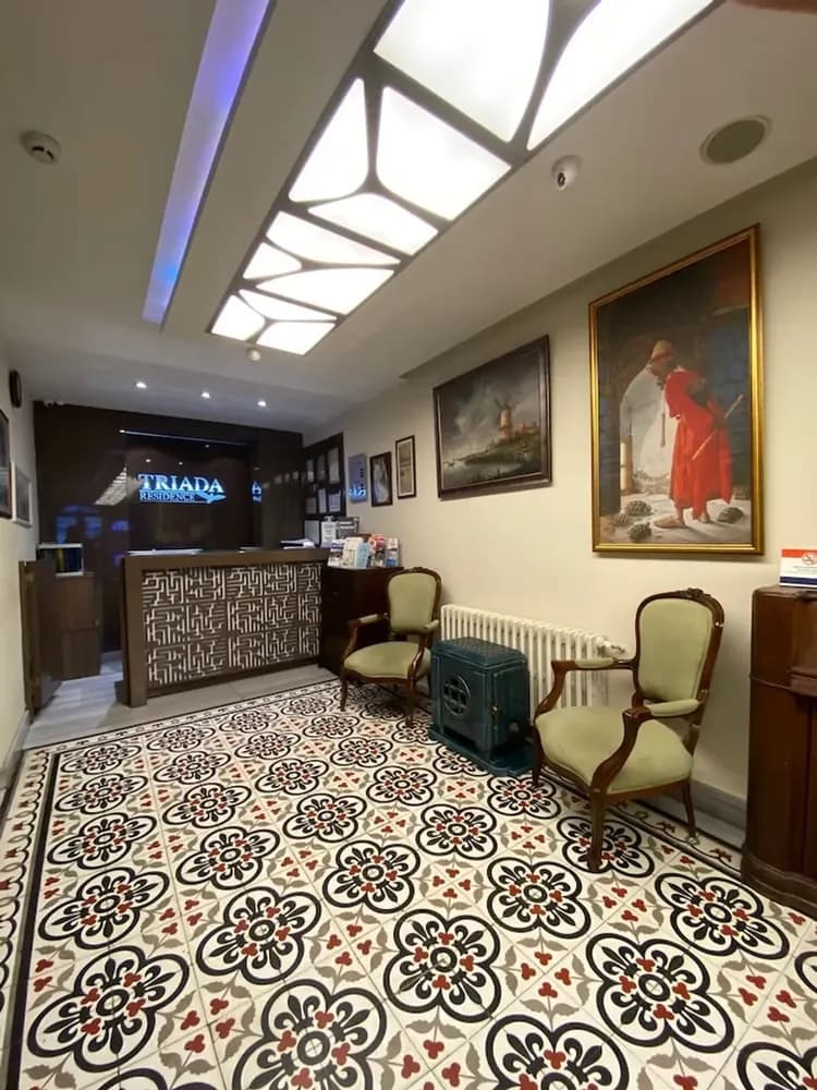 Lobby lounge