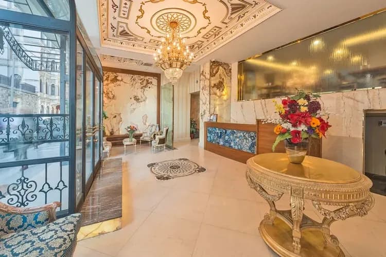 Check-in/check-out kiosk