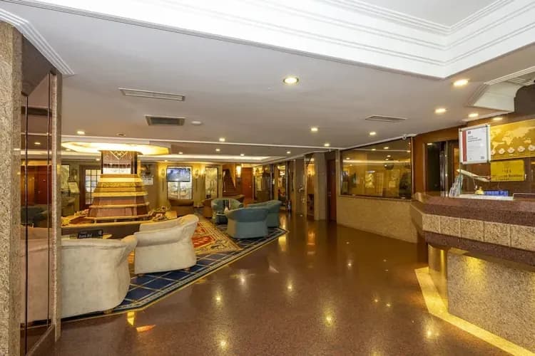 Lobby lounge