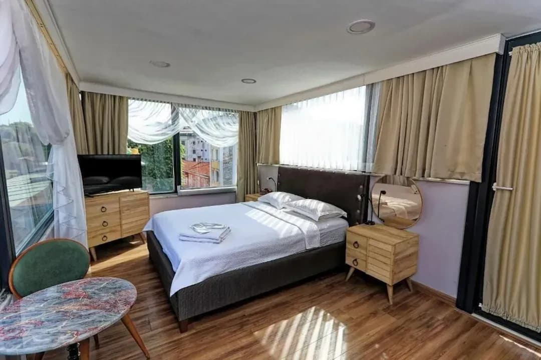 Istanbulite-Romantic Mansion