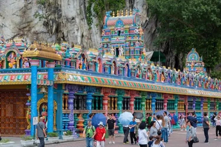 吉隆坡黑風洞(彩虹階梯)