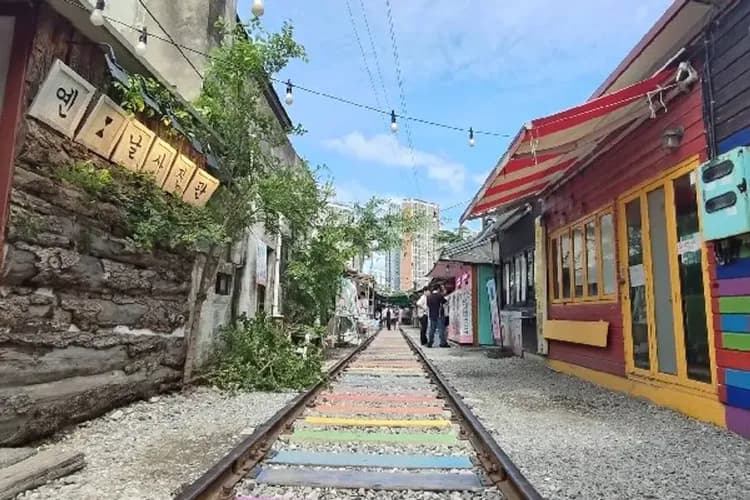 京岩洞鐵道村+魷魚遊戲傳統椪糖體驗