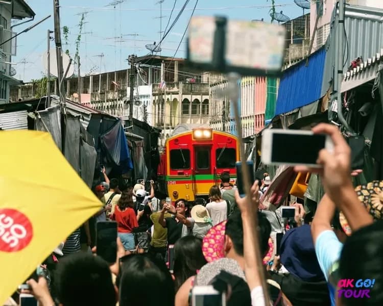 【曼谷出發 · 私人包車】美功鐵道市場+ 丹嫩沙朵水上市場 +恰圖恰週末市集 + JODD Fairs 一日遊-5