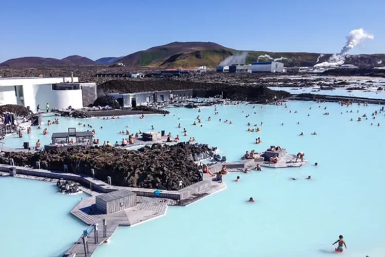 冰島幸福極光～藍湖溫泉、冰川健行、金環風景線、巴黎住宿2晚九日