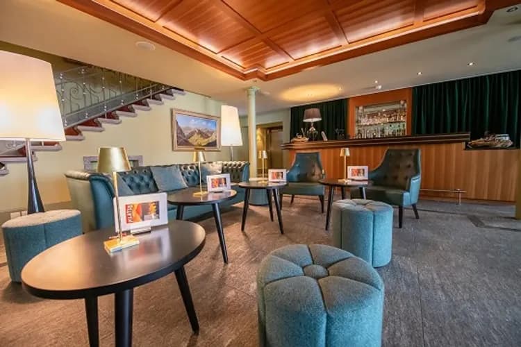 皮拉圖斯山山頂飯店前台-皮拉圖斯山頂飯店(乙晚；一泊二食)