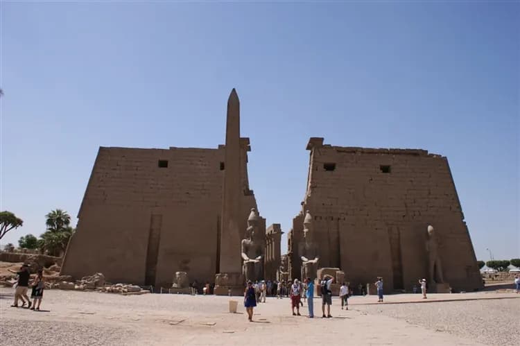 搶先賣阿提哈德》特選埃及旅遊│神秘金字塔‧大埃及博物館‧阿布辛貝神殿‧尼羅河遊輪‧紅海之旅11日-14